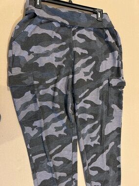 Old Navy Gray Camo Cargo Joggers